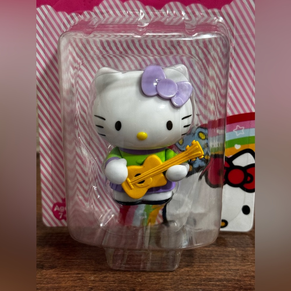 Hello Kitty Music Collection- Guitar 🎸 Kitty  figurine🩷🩷